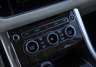 Подержанный автомобиль Land Rover Range Rover Sport 2016 года (19 фото)