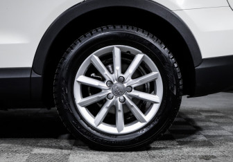 Подержанный автомобиль Audi Q3 2013 года (14 фото)