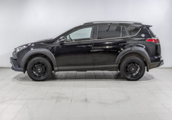 Подержанный автомобиль Toyota RAV4 2018 года (8 фото)
