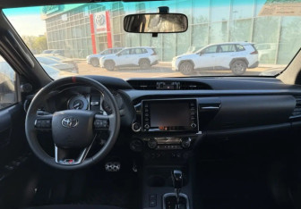 Новый Toyota Hilux 2025 (12 фото)
