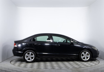 Подержанный автомобиль Honda Civic Sedan 2010 года (4 фото)