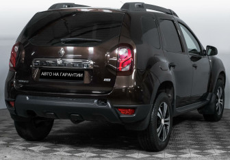 Подержанный автомобиль Renault Duster 2015 года (3 фото)