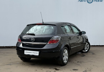 Подержанный автомобиль Opel Astra Hatchback 2008 года (5 фото)