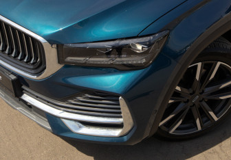 Подержанный автомобиль Geely Monjaro 2023 года (26 фото)