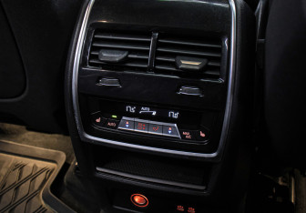 Подержанный автомобиль BMW X7 2019 года (25 фото)