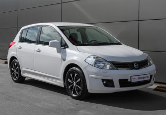 Подержанный автомобиль Nissan Tiida Hatchback 2012 года (3 фото)
