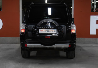 Подержанный автомобиль Mitsubishi Pajero 2014 года (5 фото)