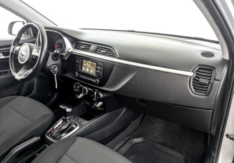 Подержанный автомобиль Kia Rio Hatchback 2021 года (11 фото)