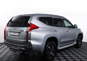 Подержанный автомобиль Mitsubishi Pajero Sport 2017 года (5 фото)