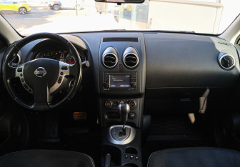 Подержанный автомобиль Nissan Qashqai 2011 года (9 фото)
