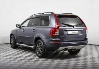 Подержанный автомобиль Volvo XC90 2008 года (7 фото)