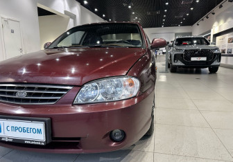 Подержанный автомобиль Kia Spectra Sedan 2007 года (8 фото)