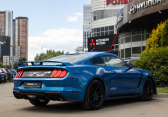 Подержанный автомобиль Ford Mustang Coupe 2019 года (4 фото)