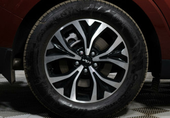 Подержанный автомобиль Kia Carnival 2022 года (5 фото)