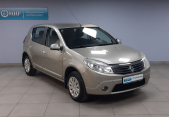 Подержанный автомобиль Renault Sandero 2010 года (3 фото)