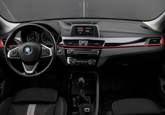 Подержанный автомобиль BMW X1 2017 года (9 фото)