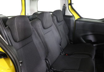 Подержанный автомобиль Peugeot Partner 2021 года (12 фото)