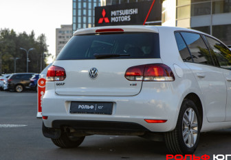 Подержанный автомобиль Volkswagen Golf Hatchback 2012 года (18 фото)