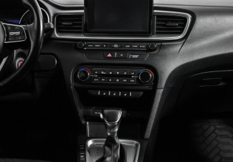 Подержанный автомобиль Kia Ceed Wagon 2019 года (10 фото)