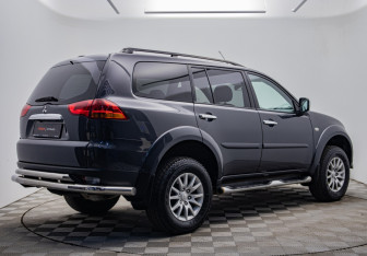 Подержанный автомобиль Mitsubishi Pajero Sport 2011 года (5 фото)