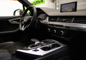Подержанный автомобиль Audi Q7 2016 года (28 фото)