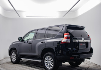 Подержанный автомобиль Toyota Land Cruiser Prado 2014 года (7 фото)