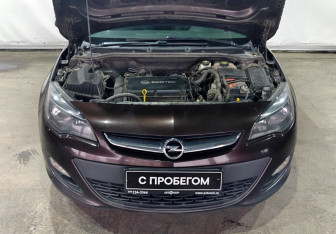Подержанный автомобиль Opel Astra Sedan 2014 года (9 фото)