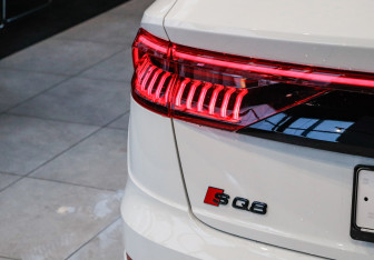 Подержанный автомобиль Audi Q8 2019 года (40 фото)