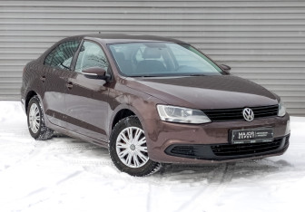 Подержанный автомобиль Volkswagen Jetta Sedan 2014 года (3 фото)