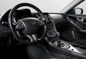 Подержанный автомобиль Infiniti Q50 2017 года (14 фото)