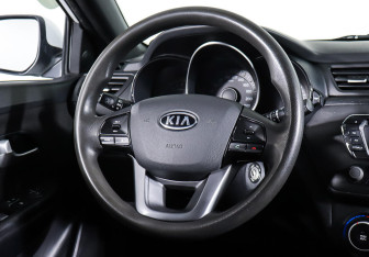 Подержанный автомобиль Kia Rio Hatchback 2012 года (13 фото)