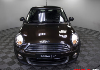 Подержанный автомобиль MINI Hatch 2011 года (19 фото)