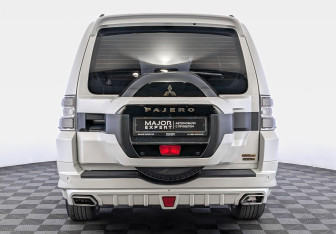 Подержанный автомобиль Mitsubishi Pajero 2019 года (6 фото)