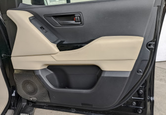 Подержанный автомобиль Toyota Land Cruiser Suv 2022 года (24 фото)