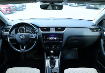 Подержанный автомобиль Skoda Octavia Liftback 2017 года (12 фото)