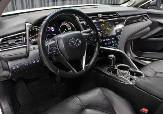 Подержанный автомобиль Toyota Camry Sedan 2018 года (16 фото)