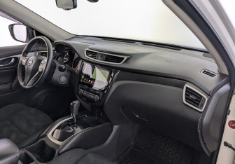 Подержанный автомобиль Nissan X-Trail 2017 года (19 фото)