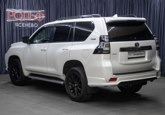 Подержанный автомобиль Toyota Land Cruiser Prado 2020 года (7 фото)