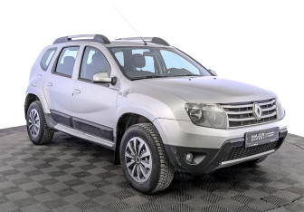 Подержанный автомобиль Renault Duster 2015 года (3 фото)