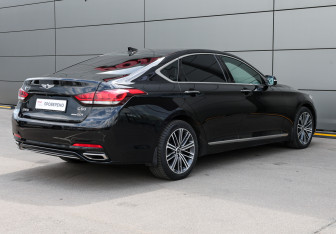 Подержанный автомобиль Genesis G80 2018 года (5 фото)