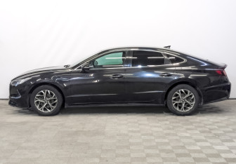 Подержанный автомобиль Hyundai Sonata 2022 года (8 фото)