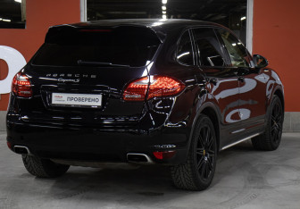 Подержанный автомобиль Porsche Cayenne 2011 года (5 фото)