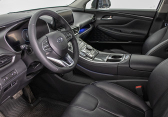 Подержанный автомобиль Hyundai Santa Fe 2021 года (10 фото)