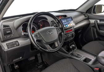 Подержанный автомобиль Kia Sorento 2015 года (15 фото)