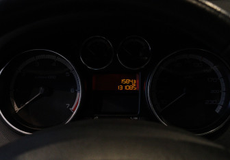 Подержанный автомобиль Peugeot 408 2014 года (13 фото)