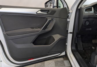 Подержанный автомобиль Volkswagen Tiguan 2021 года (18 фото)