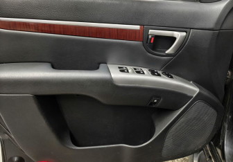 Подержанный автомобиль Hyundai Santa Fe 2006 года (16 фото)