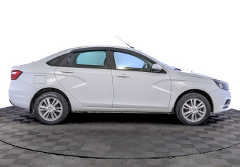 Подержанный автомобиль LADA (ВАЗ) Vesta Sedan 2019 года (4 фото)