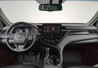 Подержанный автомобиль Toyota Camry Sedan 2022 года (14 фото)