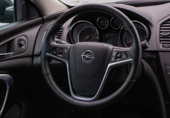 Подержанный автомобиль Opel Insignia Sedan 2013 года (14 фото)